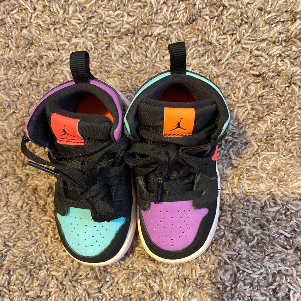 Jordan air 1 mid